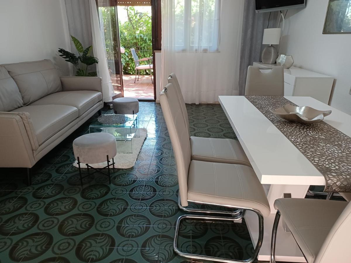 Apartment Lorenzo Trogir Exterior foto